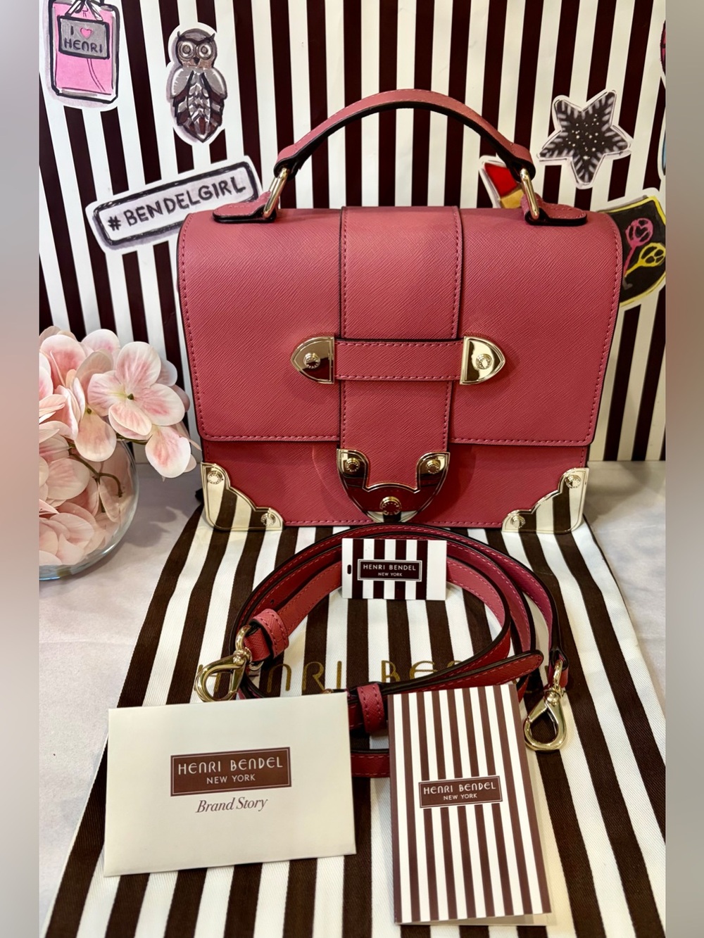 NWT HENRI BENDEL Pink Trunk Crossbody Bag
Hard to find and limited edition💖